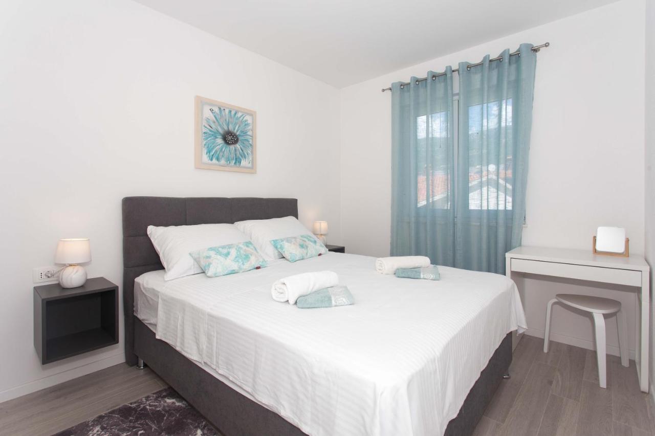 Delminium Apartment Kastela Exterior photo